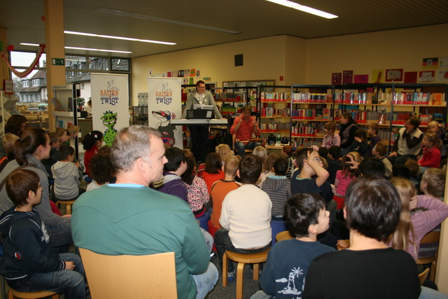 gal/2010/2010 Saitentwist Buecherei Borbeck 90 Jahre 18.11/2010 Saitentwist Buecherei Borbeck 90 Jahre 18.11. 003.jpg